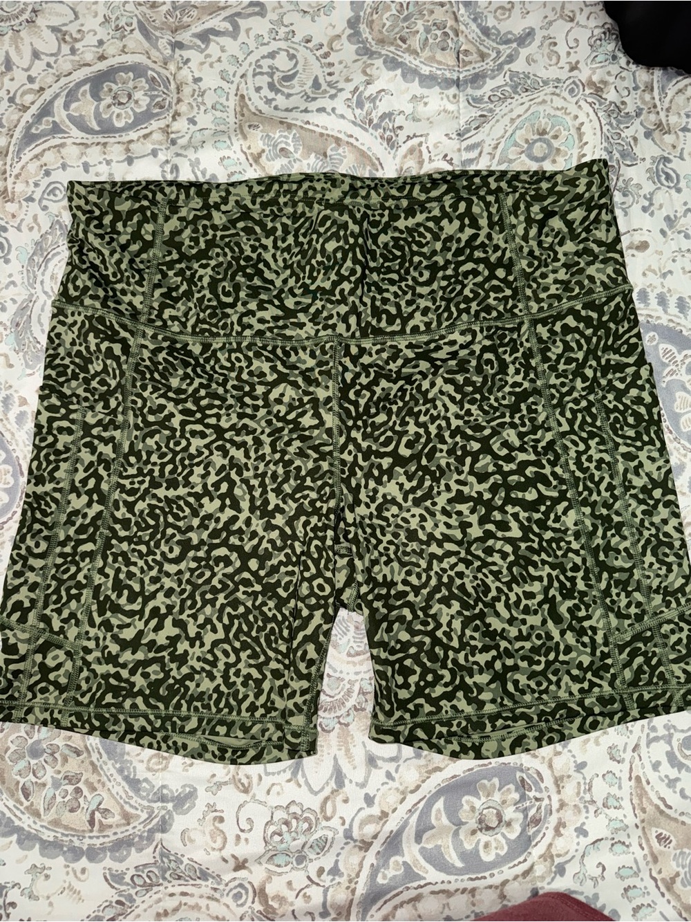 Athleta 2X High-Rise Olive Green Camo Print Women's Active Shorts